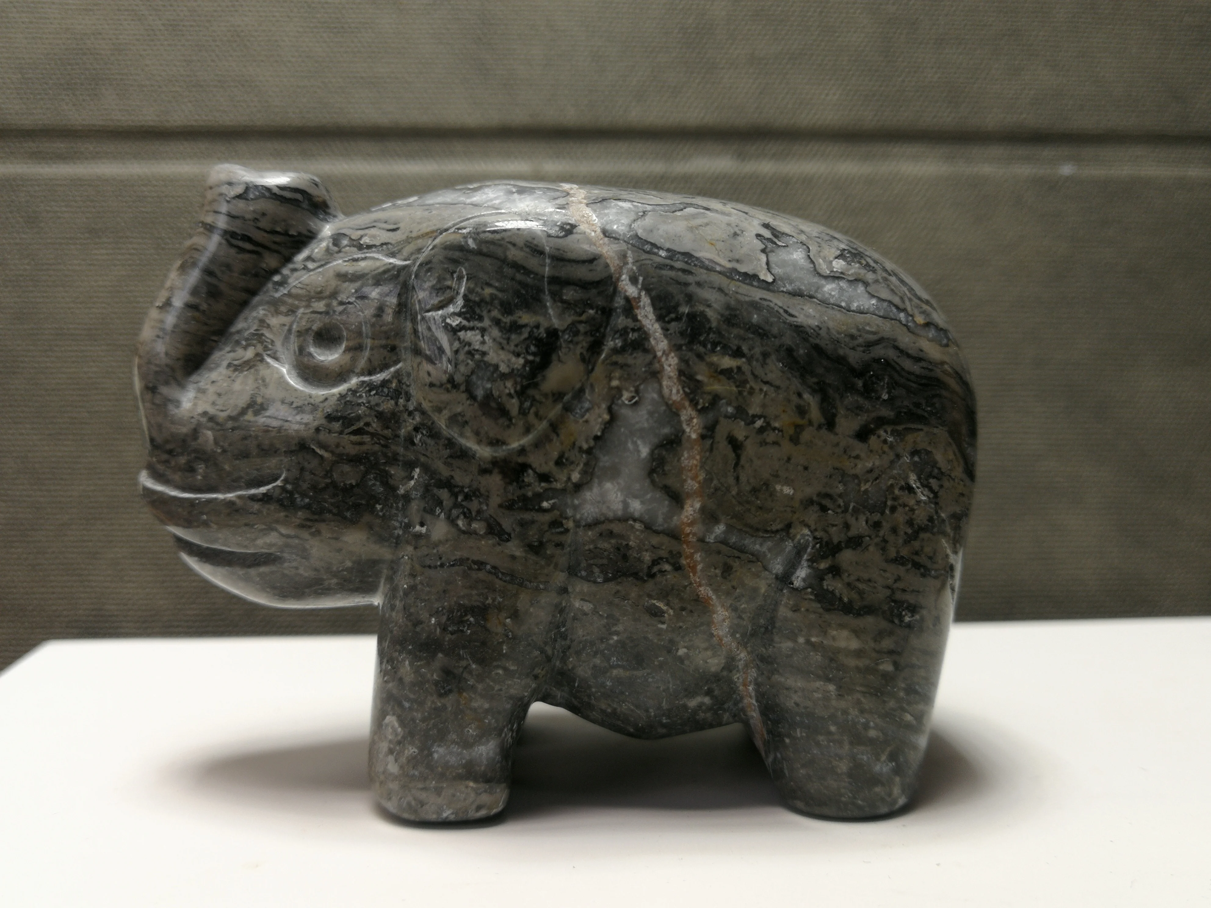 253 9 gNatural серый камень &quotЗебра&quot выгравированный вручную слонов исцеление