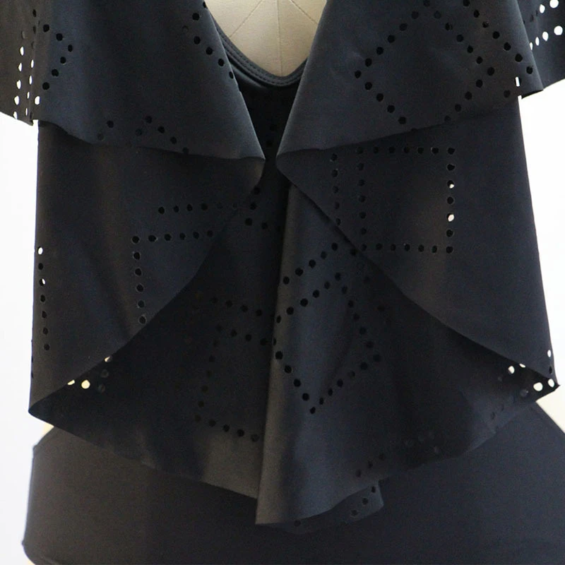 Купальник женский сплошной с V-образным вырезом и чашками пуш-ап |