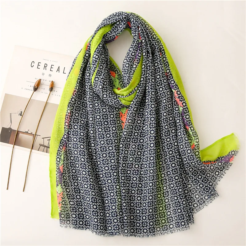 

2021 Fashion Autumn Women Viscose Scarf Aztec Geometric Beads Chain Hijab Shawls and Wraps Female Foulards Echarpe Muslim Hijab