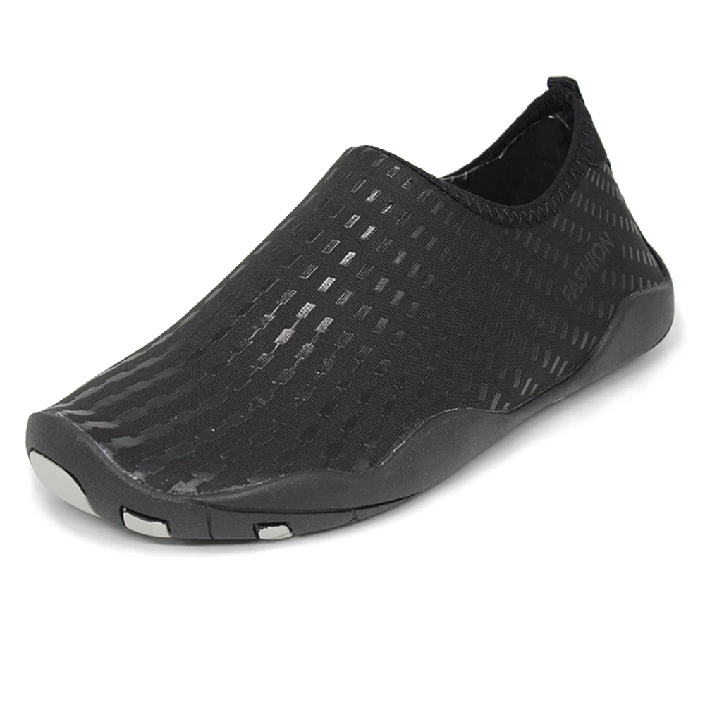 Водонепроницаемая обувь пляжная черная морская модная на плоской подошве для