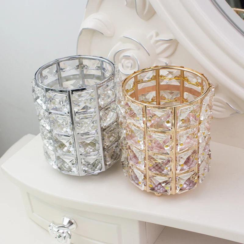 Американская цилиндрическая металлическая туба для хранения кистей макияжа