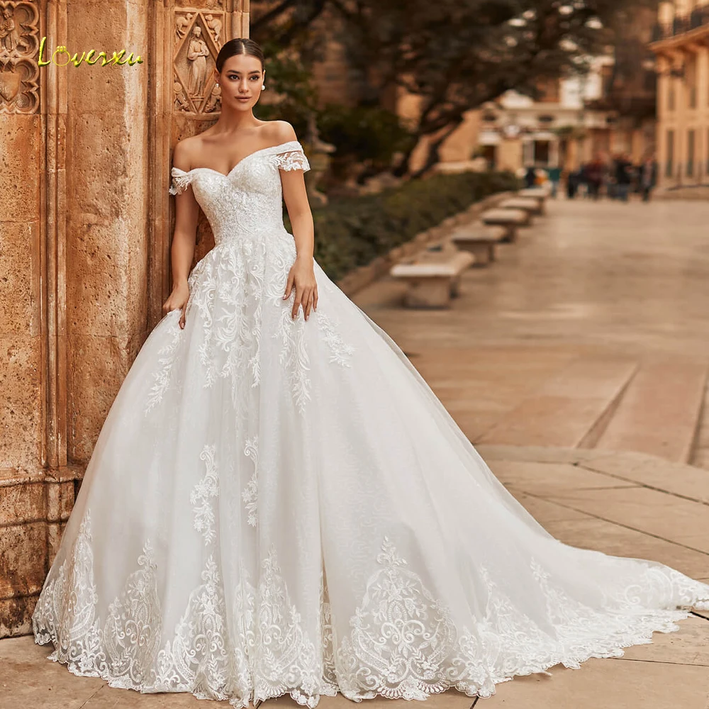 

Loverxu Sexy Boat Neck Backless Lace Ball Gown Wedding Dresses 2023 Luxury Appliques Beaded Court Train Vintage Bridal Gown