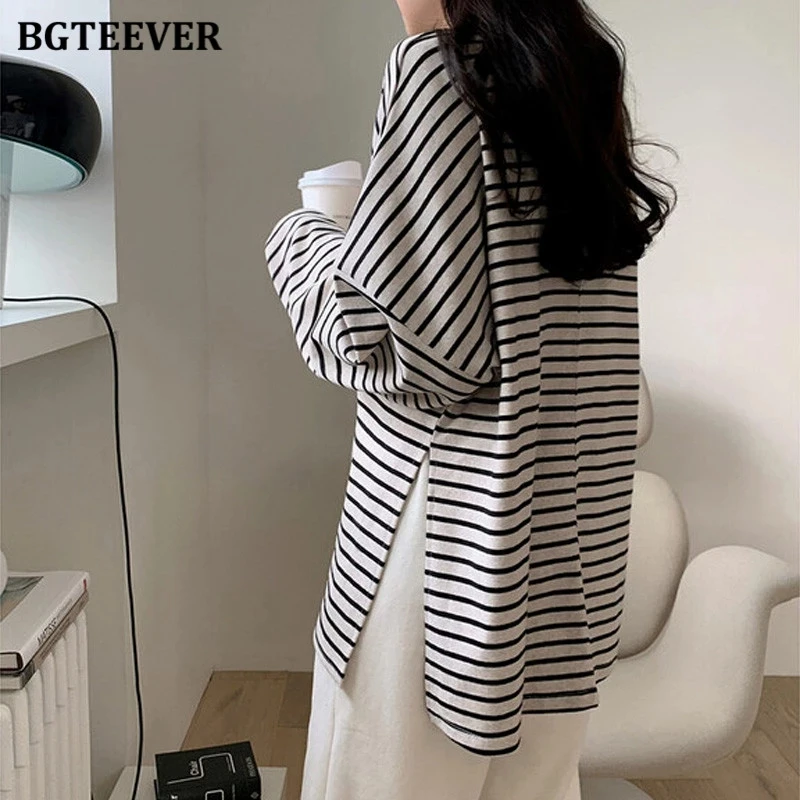 

WKOUD Casual Simple Striped Loose Women T-shirts Long Sleeve Side Split Female Pullover Tops 2021 Spring Ladies O-neck Tees T001