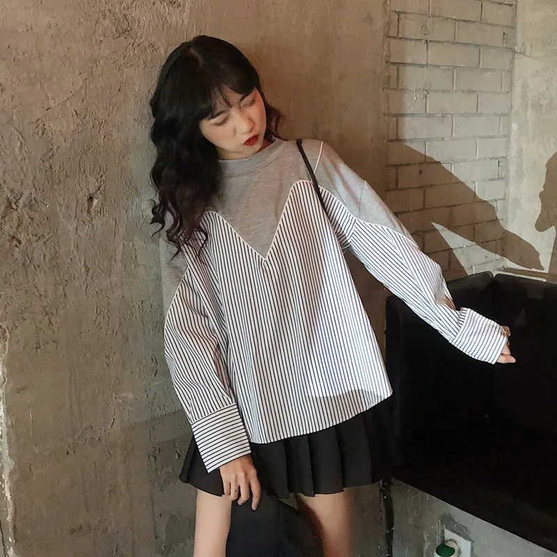 Женская футболка с длинным рукавом белая в полоску высоким воротником западном