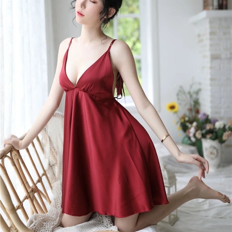 Женское нижнее белье шелковое с открытой спиной и глубоким V-образным вырезом |