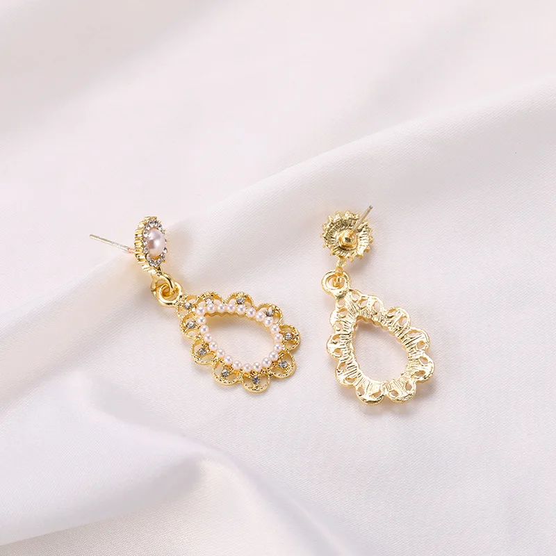 Стильные восстанавливающие древние путь цветы металлические кружевные