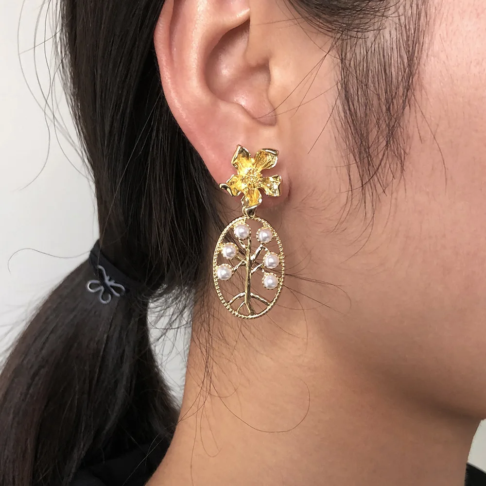 

Hollow Pearl Flower Earrings for women Bohemia Vintage Gold Color Dangel Earrings Korean Statement Hanging Drop Earring Jewelry