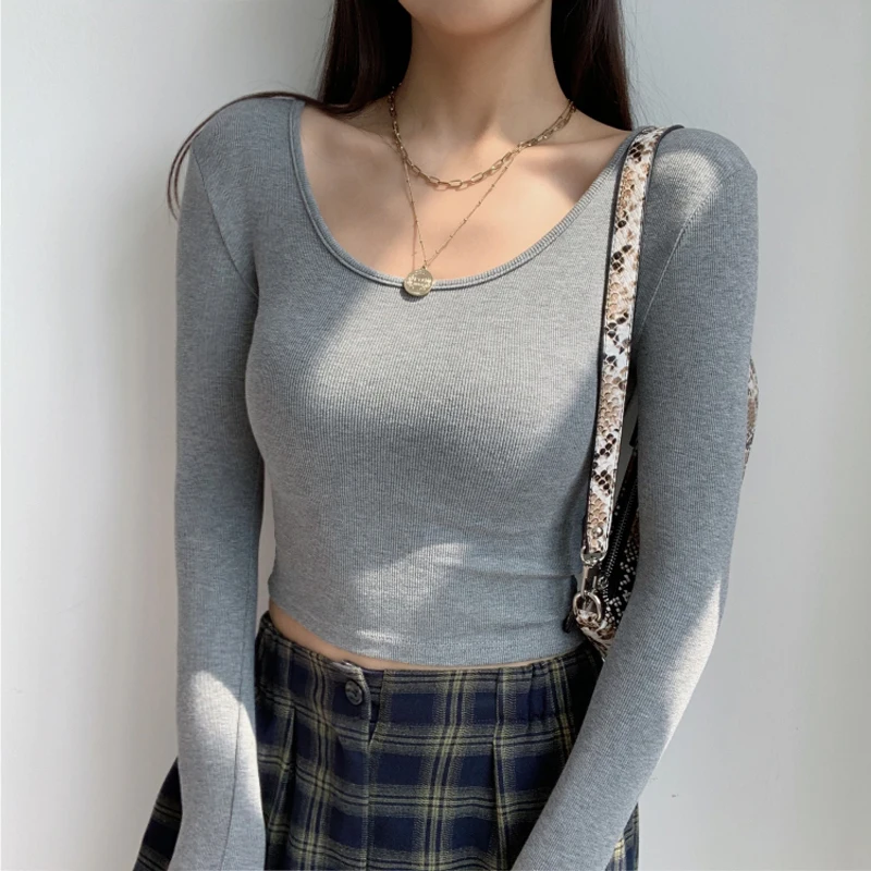 Женский укороченный топ в рубчик с круглым вырезом и длинным рукавом|Футболки| |