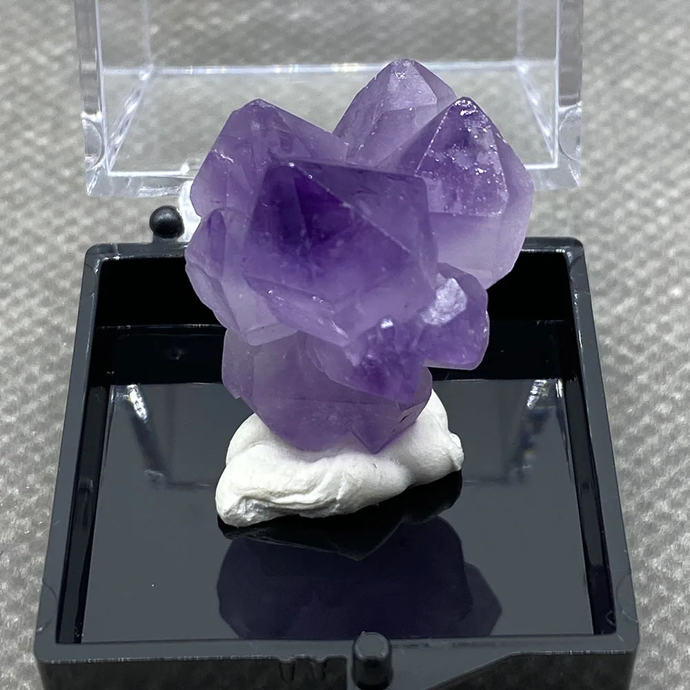 

The natural purple crystal is very beautiful + box 35*35*35mm 1#