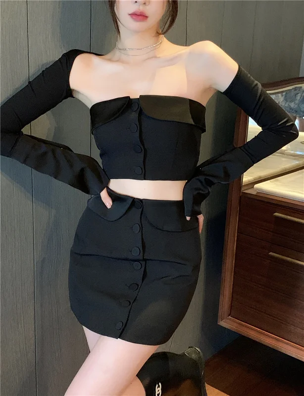 

No Less Than Short Top Spicy