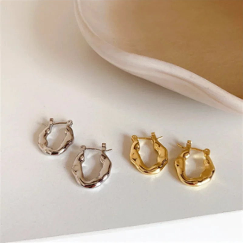 Дизайнерские текстурные золотые серьги геометрические простые круглые с