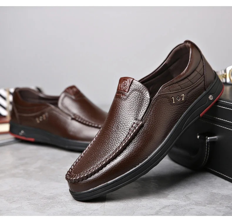 

Genuine Leather shoes Men Loafers Slip On Business Casual Leather Shoes Classic Soft MoccasinsBreathable Men Shoes Flats