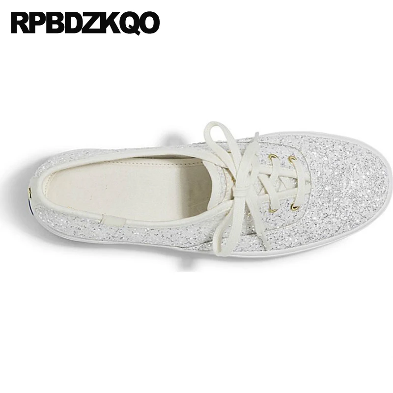 Женские блестящие белые кроссовки на толстой подошве платформе с блестками