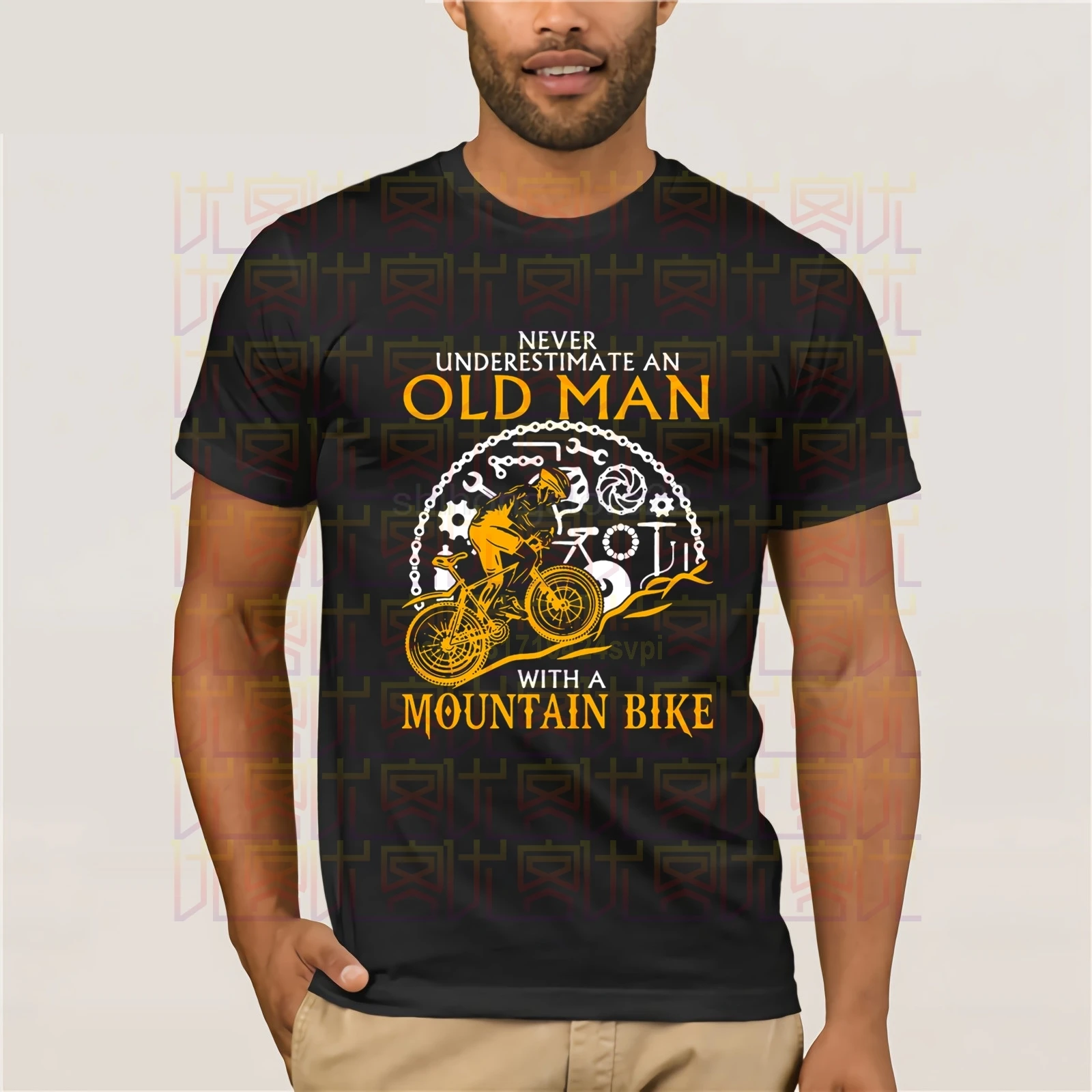 Футболка Geek никогда не подучит старого человека с велосипедом Mtb мужская белая