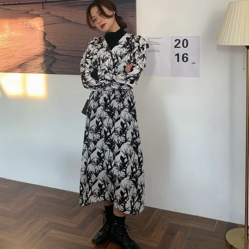 

Korean Elegant Half-High Collar Ruffled V-Neck Fake Two-Piece Floral Women Dress French Vintage Long Sleeve Autumn Winter Dress