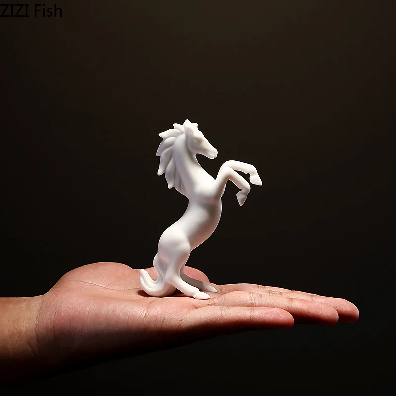 Фото Керамическая статуя белые фарфоровые конские украшения миниатюрные фигурки