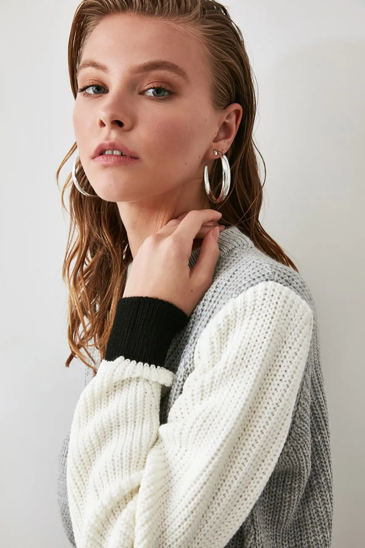 

Trendyol With Color Block Knitwear Sweater TWOAW21KZ0637