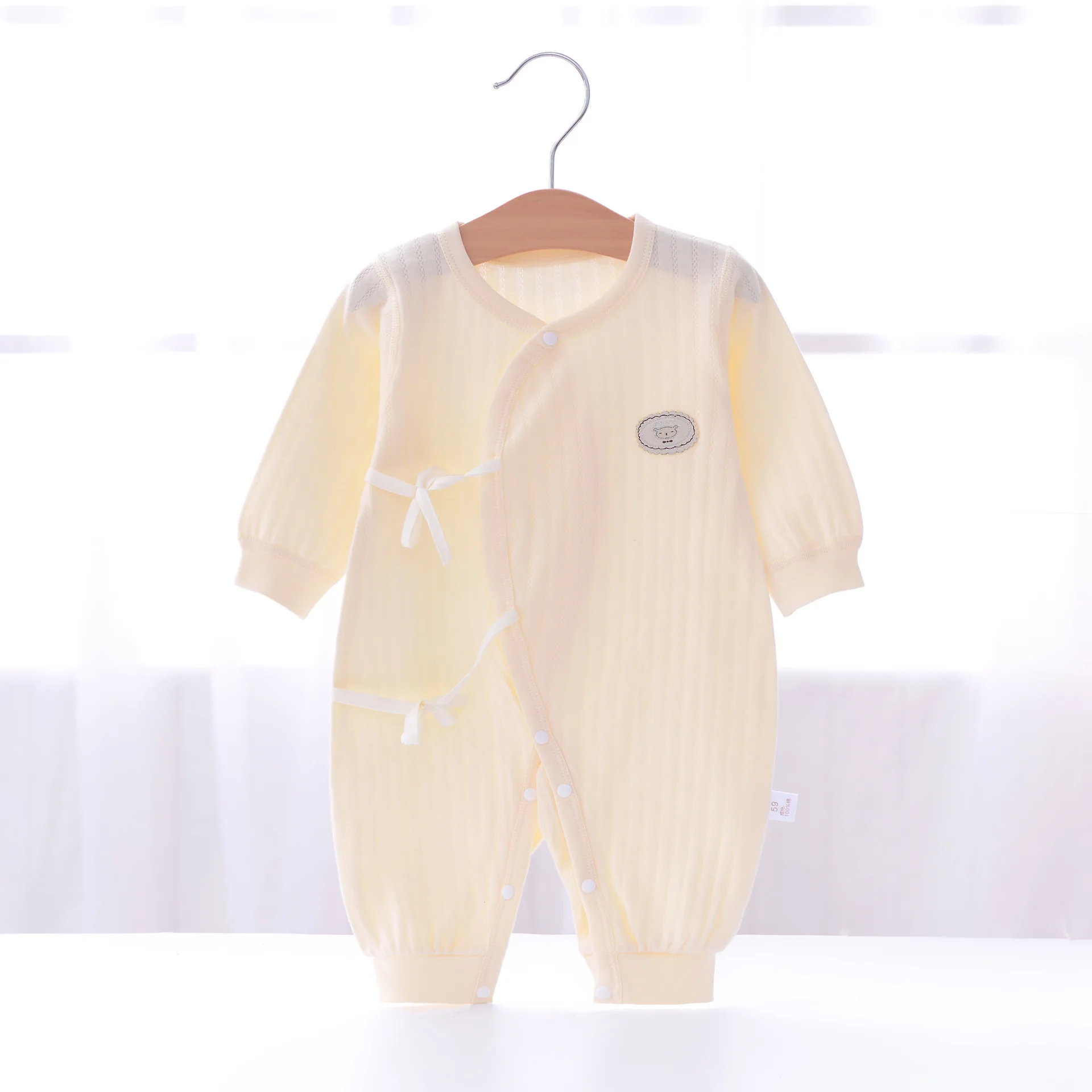

Autumn New Baby Tethered Jumpsuit Newborn Cotton Boneless Romper Baby Jacquard Romper Butterfly Suit