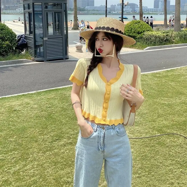 

Large 2021 summer new fat sister short sleeve T-shirt V-neck short sweet top summer