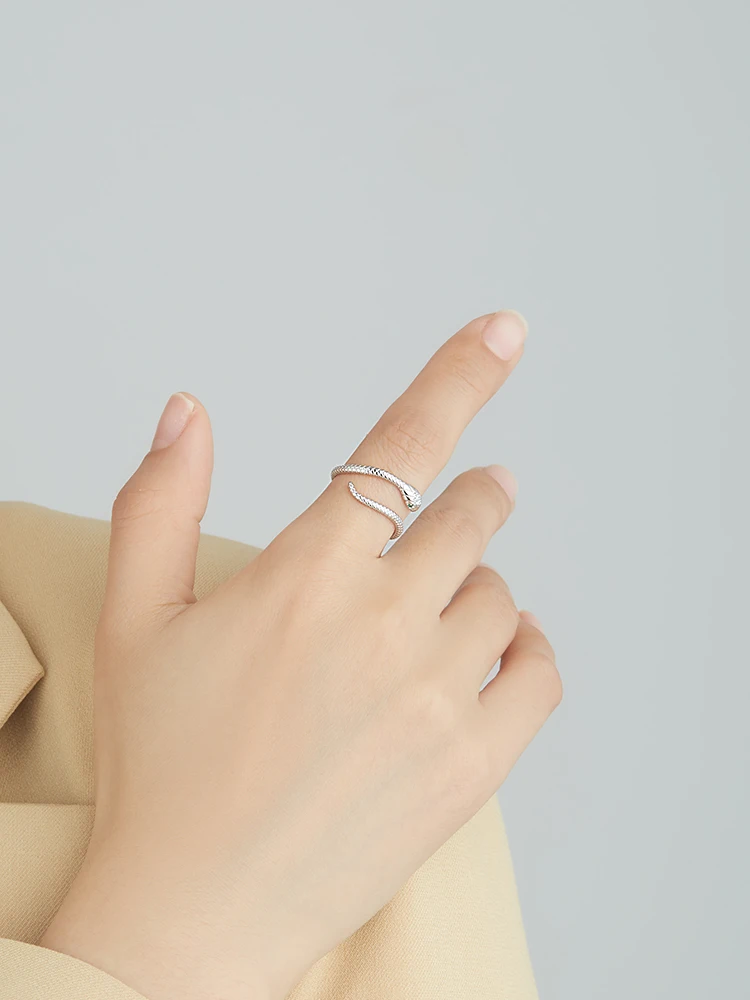 

ZEMIOR Animal Ring For Women S925 Sterling Silver Snake Shape Inlay Cubic Zirconia Rings Green Eyes Charming Party Fine Jewelry