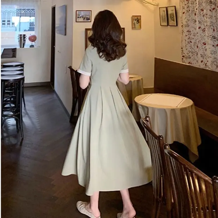 Женское платье средней длины на пуговицах элегантное красивое однотонное с