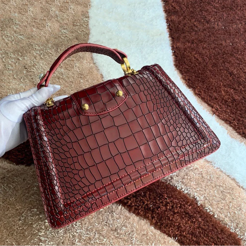 

New luxury big-name classic women's bag fashion personality oneshoulder messenger bag crocodile pattern small square bag handbag