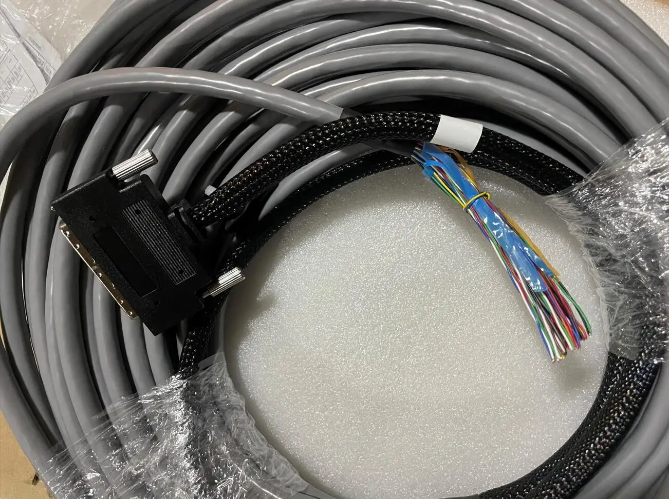 

HUAWEI 04044901 кабель багажника высокой плотности пользовательский subrack, 32-сторонняя пользовательская плата,-20m-0, 4мм-64 core-(D68 штекер-Bluetooth)-(CC32P0.4P430U-...