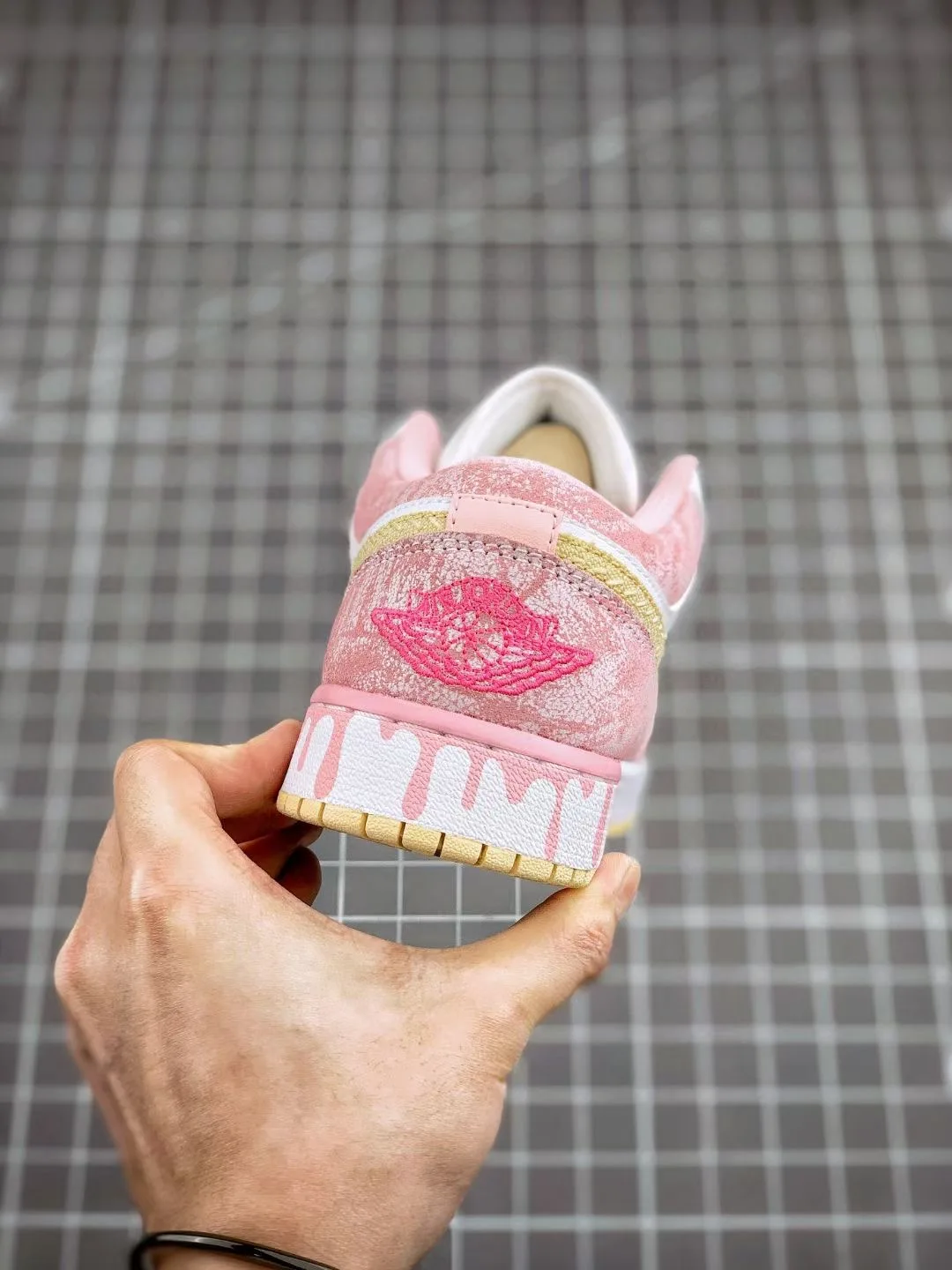 

Pink Ice Cream Joe 1 low-top casual shoes, the official synchronization new color, ladies fashion casual outdoor sports shoes