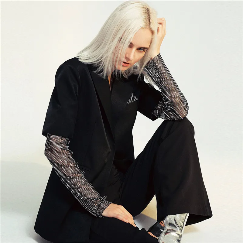 Женский блейзер со стразами черный составного кроя с отложным воротником и