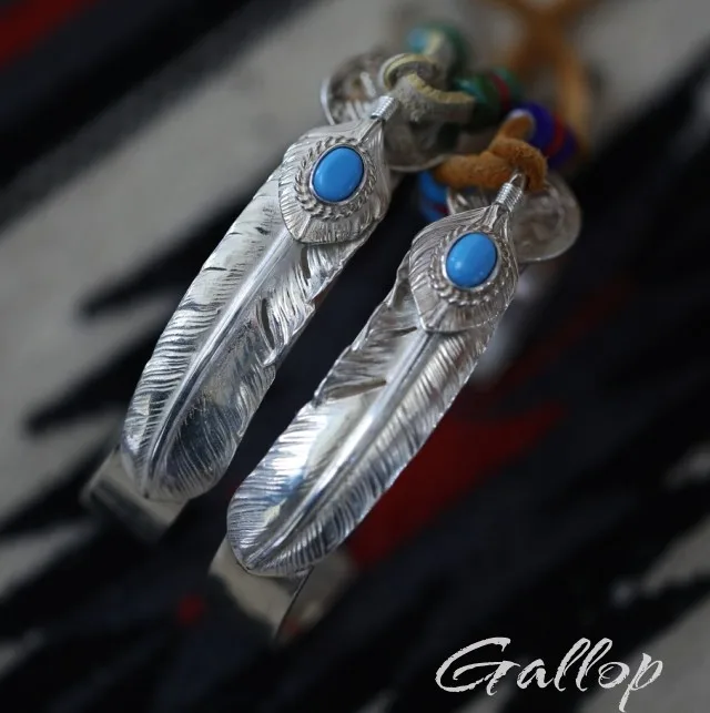 

Серебряный браслет Goros с железной головкой и бирюзовым пером и серебряным колесом