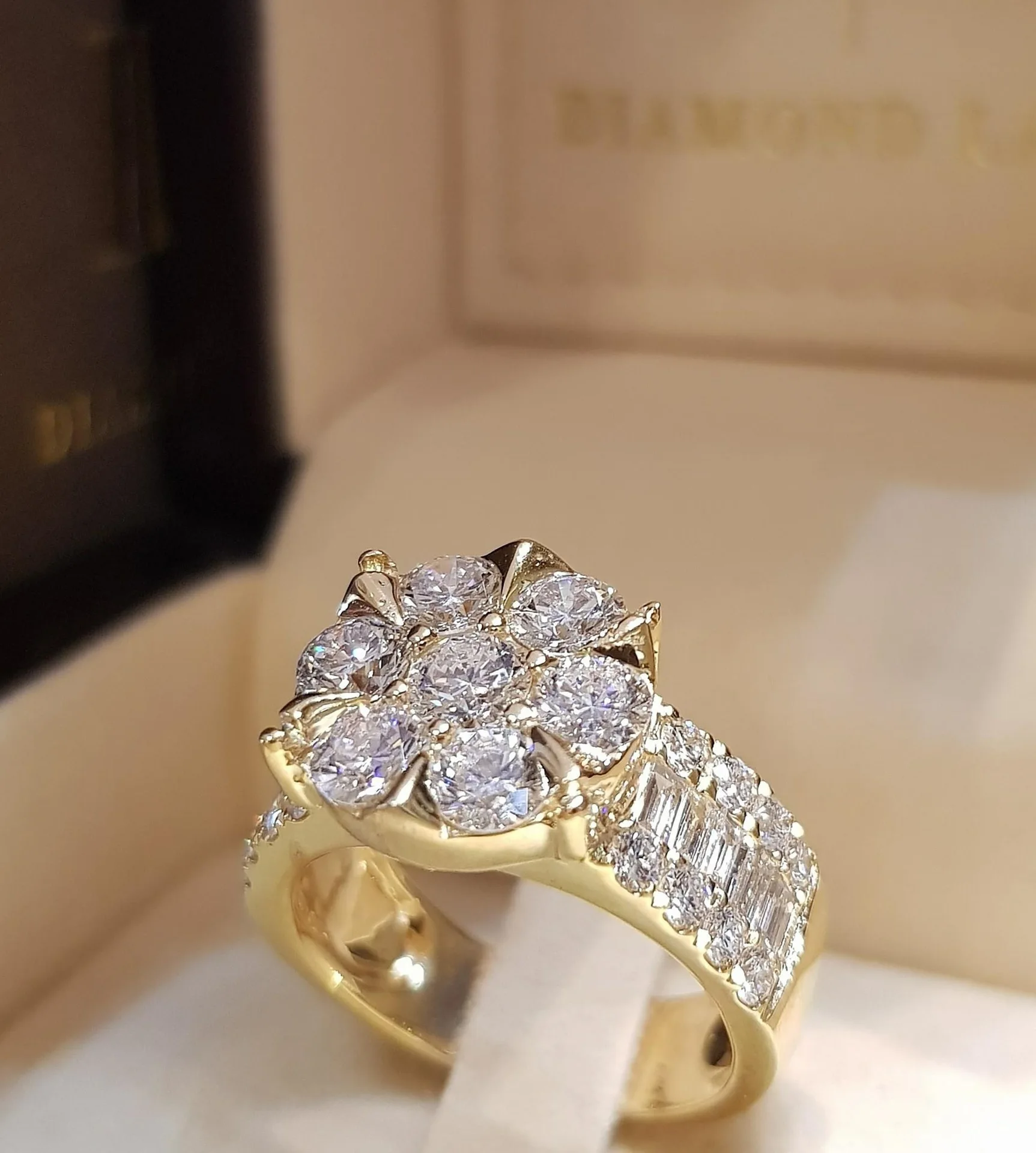 

Gorgeous Elegance Inlay CZ Crystal Ring Fashion Gold Colors Filled Ring Vintage Wedding Engagement Ring For Women Gift Wholesale