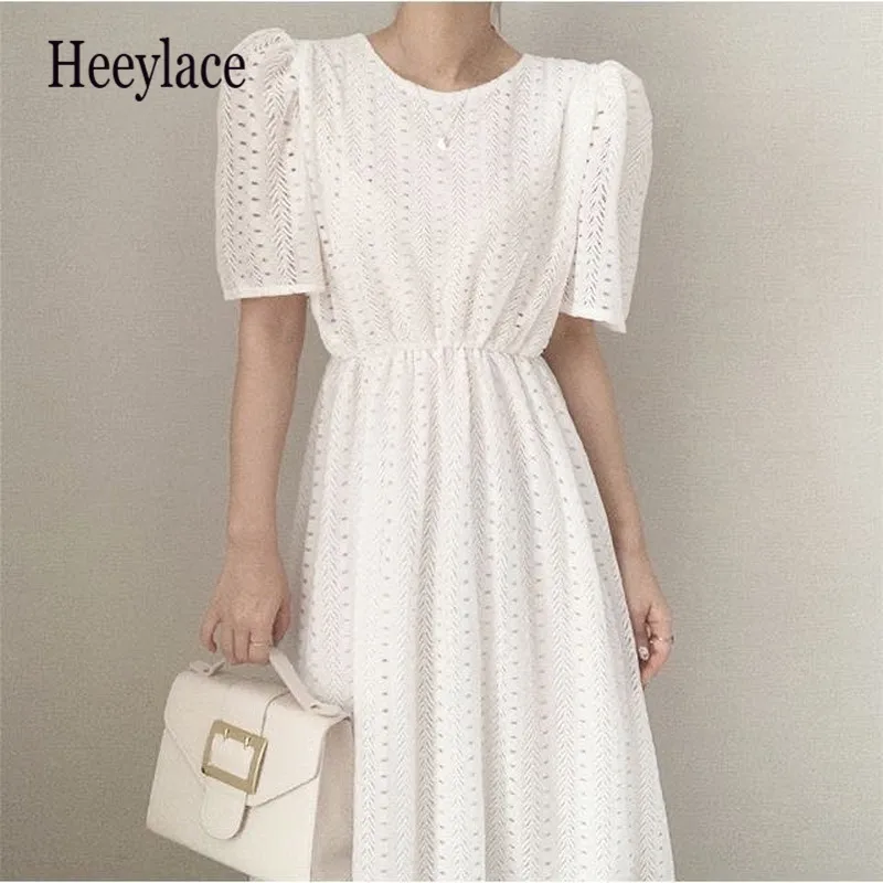 Женское кружевное платье с пышными рукавами летнее однотонное в стиле ретро