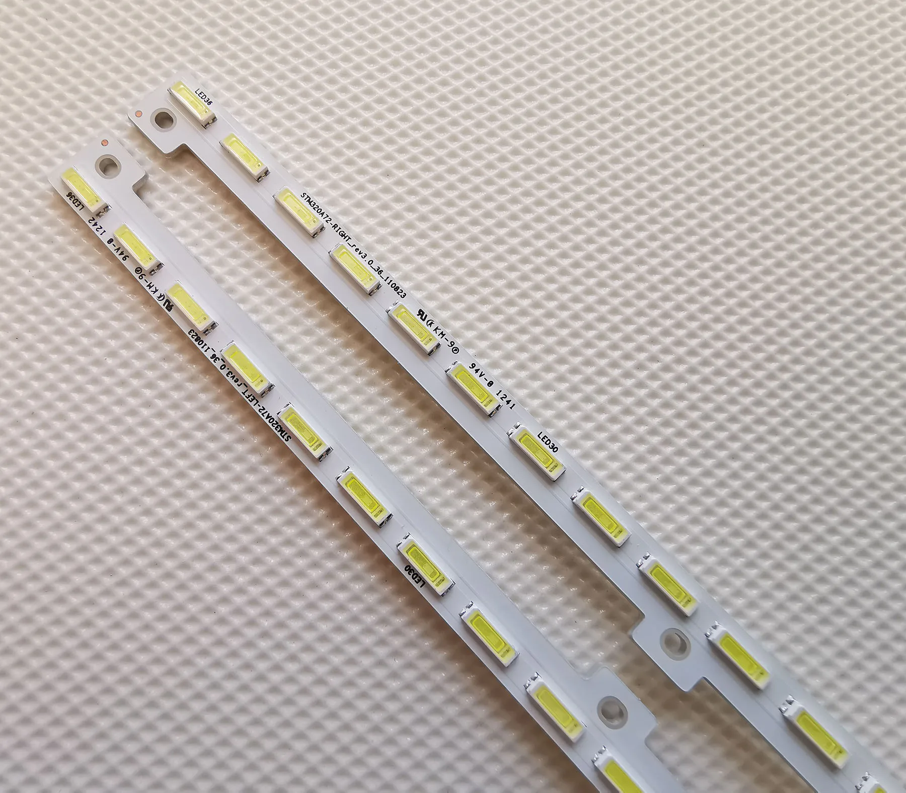Светодиодная лента для подсветки LE32HWD STM320A72-RIGHT left_rev3.0 _ 36 110823 2 шт./компл.