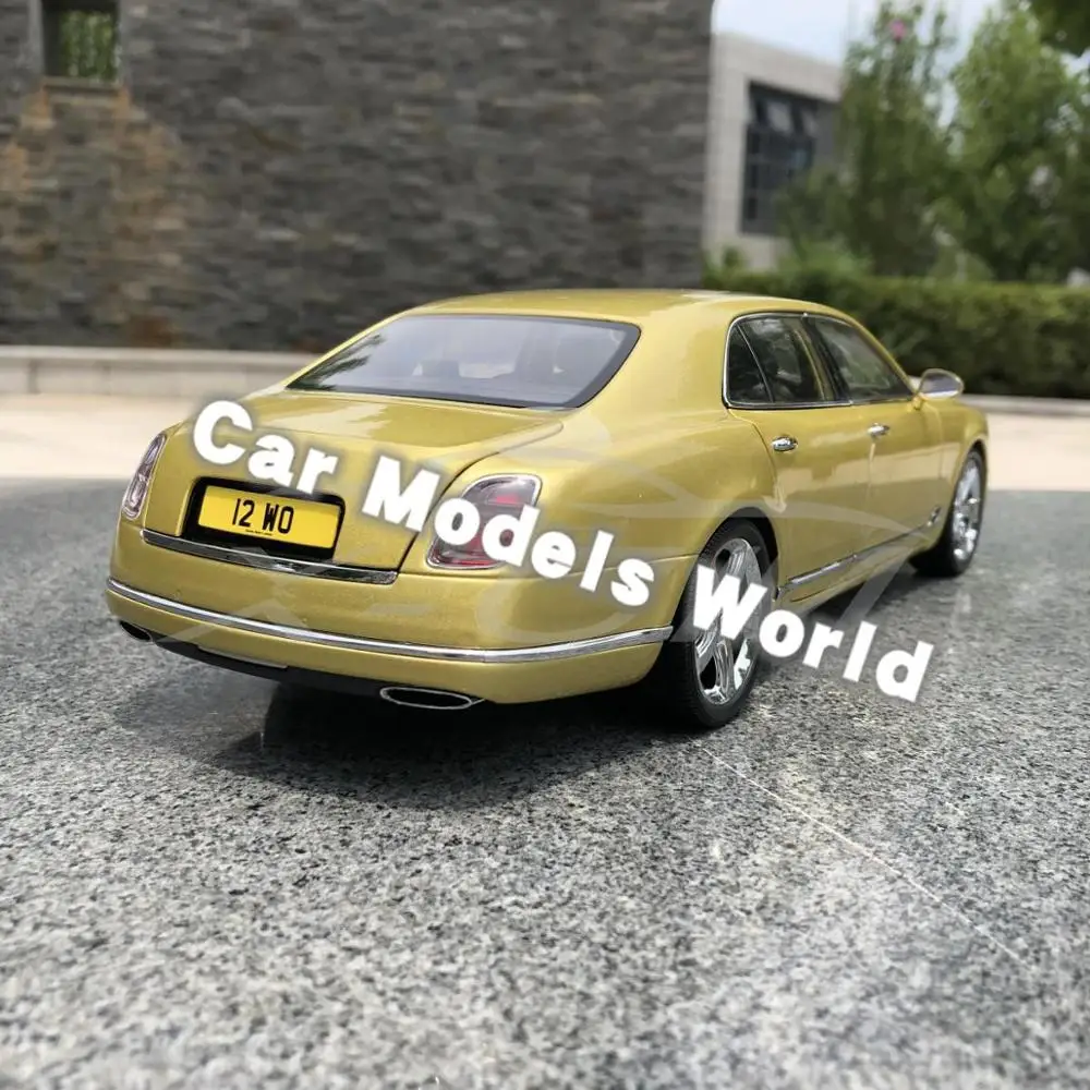 Литая модель автомобиля почти Настоящая скорость Mu lsanne 2017 1:18 (Julep) + небольшой