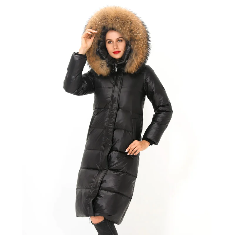 Женский пуховик с капюшоном из натурального меха енота длинная