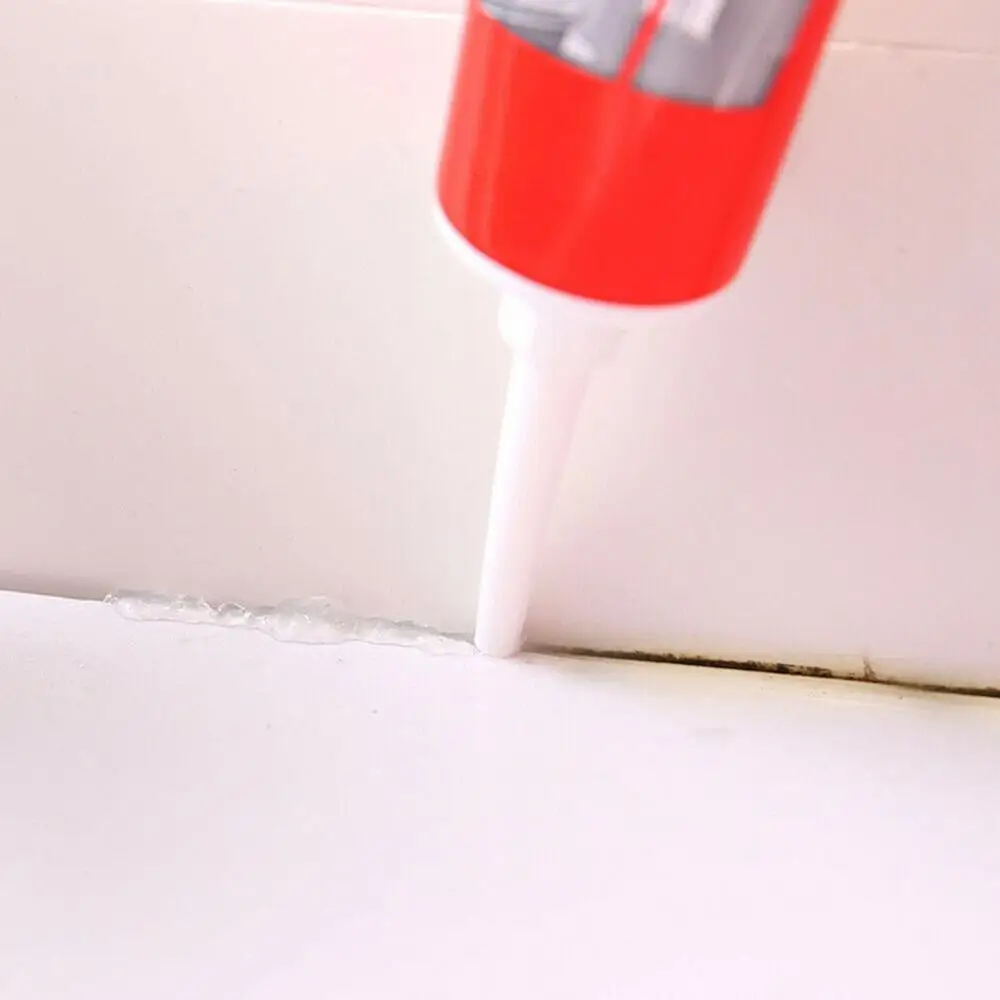 Бытовой химический инструмент для удаления плесени в глубоководной стене