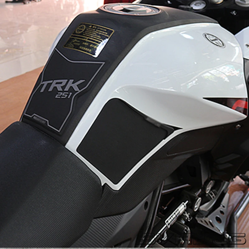 

New motorcycle tank Traction Pad side gas kneepad protector anti-slip sticker for Benelli TRK251 TRK 251 BLACK