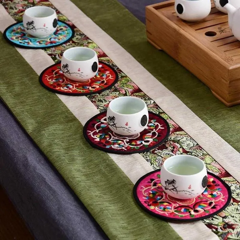 

1pc Chinese Round Embroidery Coaster Creative Silk Fabric Random Teacup Style Cushion Custom Chinese Color Coaster Beautifu Y5M6