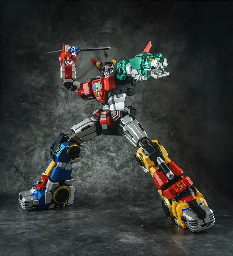 В наличии Titan модель TP01 чудовище король голион VOLTRON содержит светодиодный
