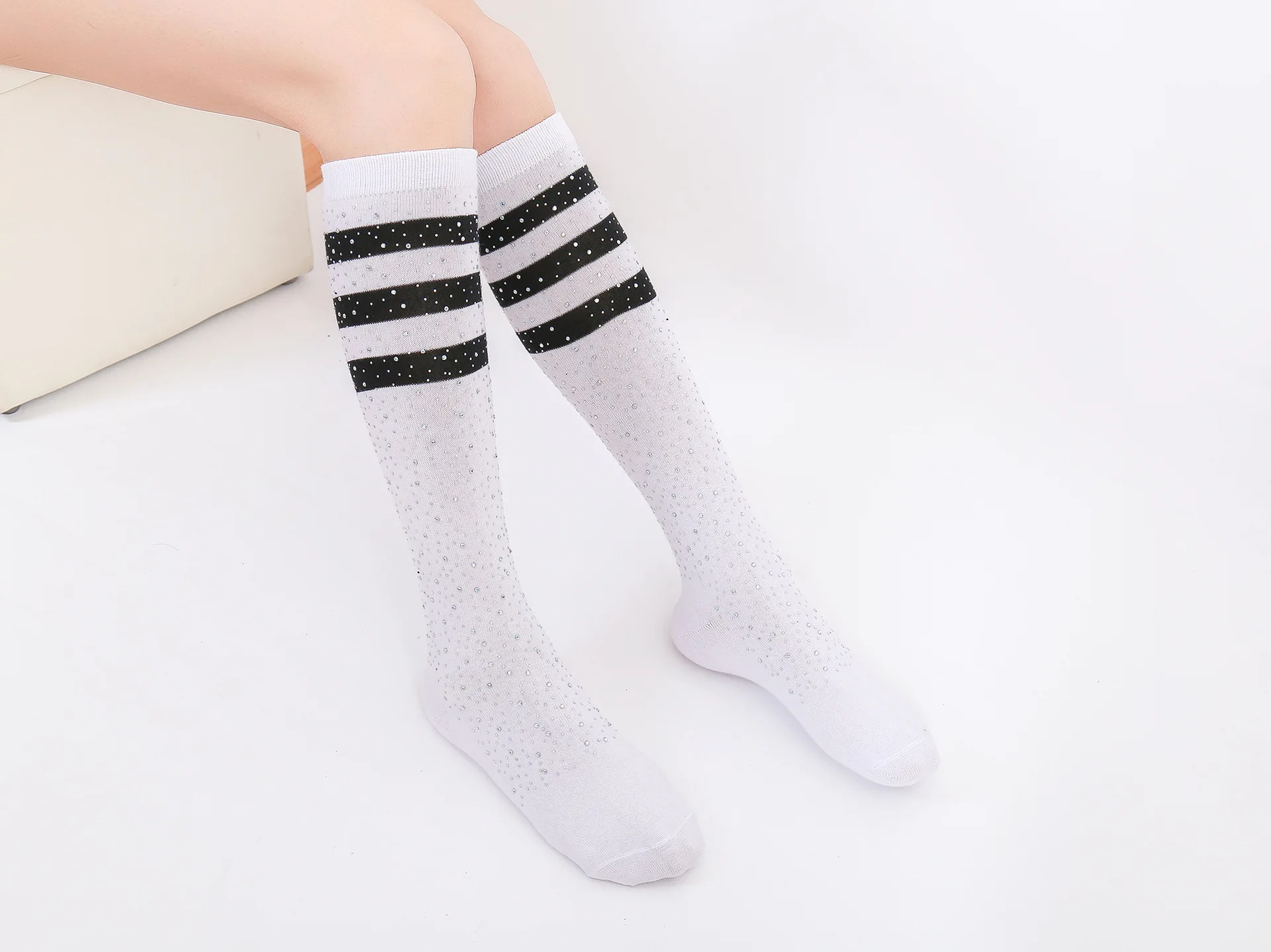 

2021 Fashion Rhinestone Striped Women Stockings Thigh High Over The Knee Stockings Sexy Soft Cotton Warm Ladies Long Knee Socks