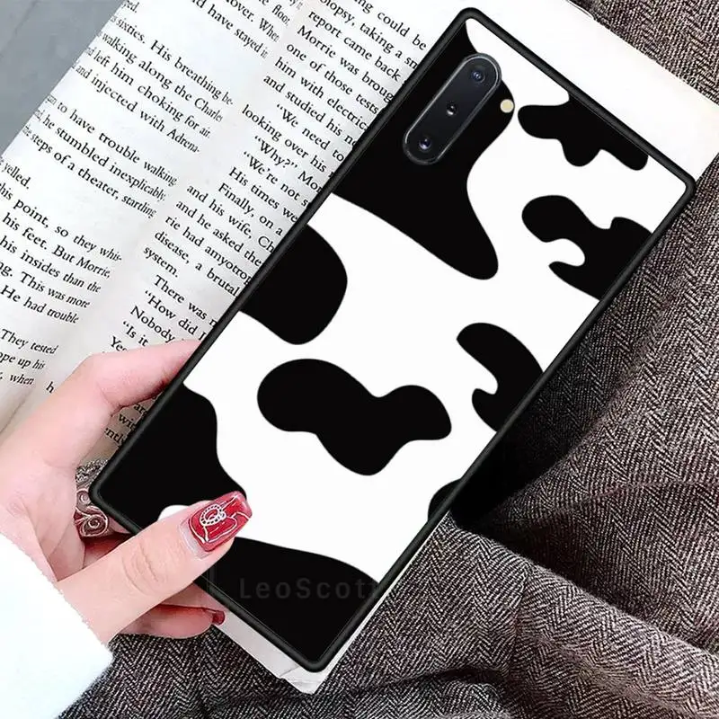 

White Black Cow Symbol Pattern Print Phone Case For Samsung Galaxy S8 S9 S10 Plus S10E Note 3 4 5 6 7 8 9 10 Pro Lite cover