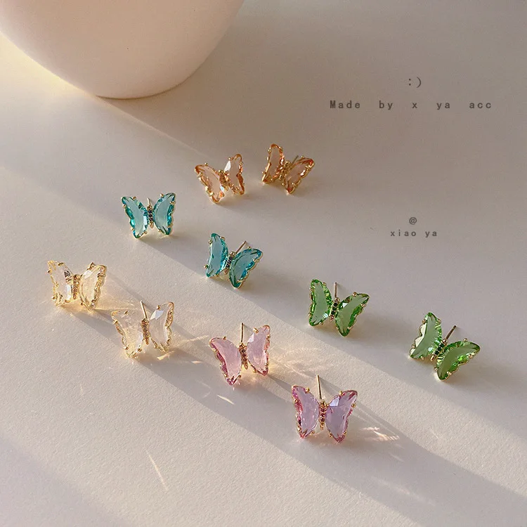 Женские серьги гвоздики с блестящей стороной яркие стеклянные в простом стиле