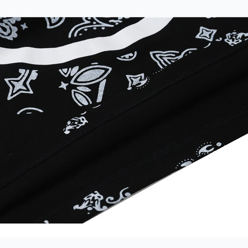 

2021 T-shirt Hip Hop Bandana Paisley Pattern Short Sleeve Tshirts Smile Face Print Streetwear Casual Cotton Tops Tees WY858