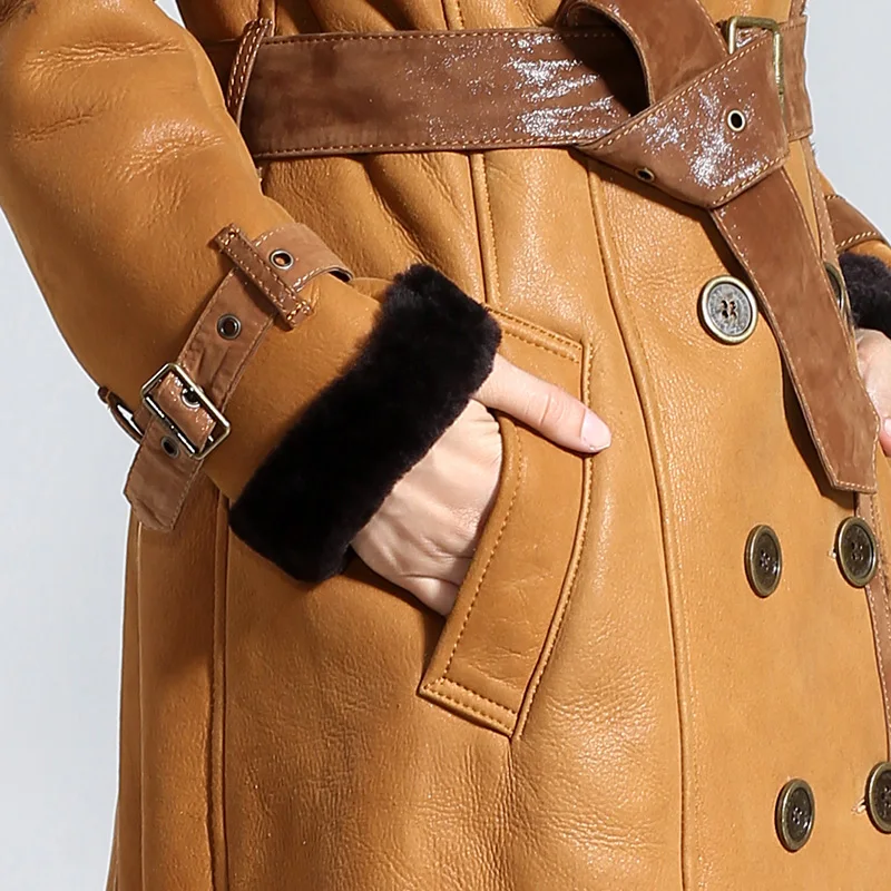 Женское зимнее длинное двубортное пальто из овечьей кожи черного цвета размеры