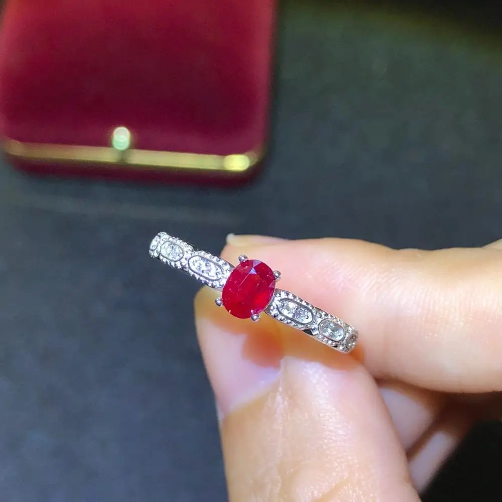 Кольцо из серебра 925 пробы с красным Рубином инкрустированным натуральным