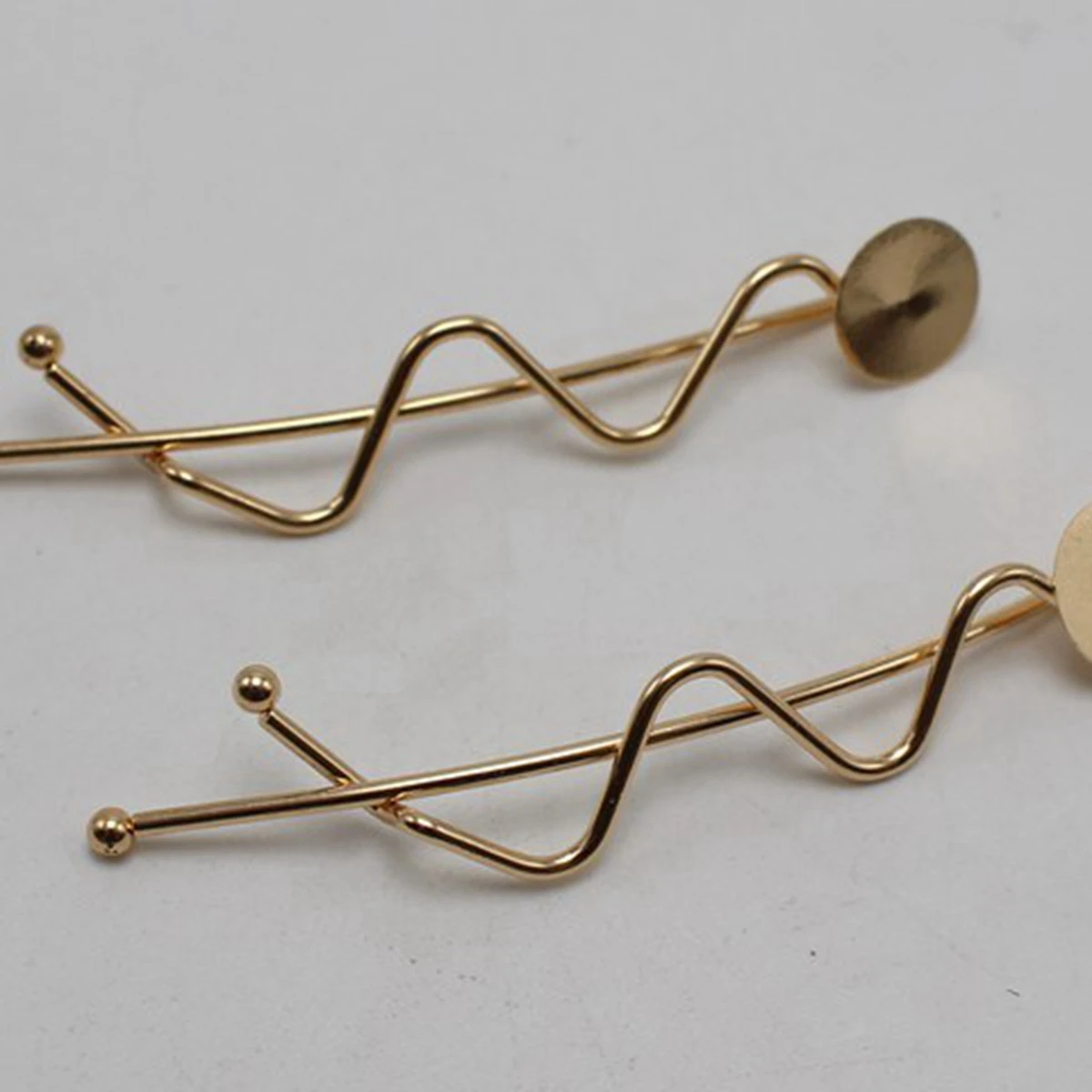 

Заколка-невидимка из металлической проволоки с золотистой пластиной, 10 мм