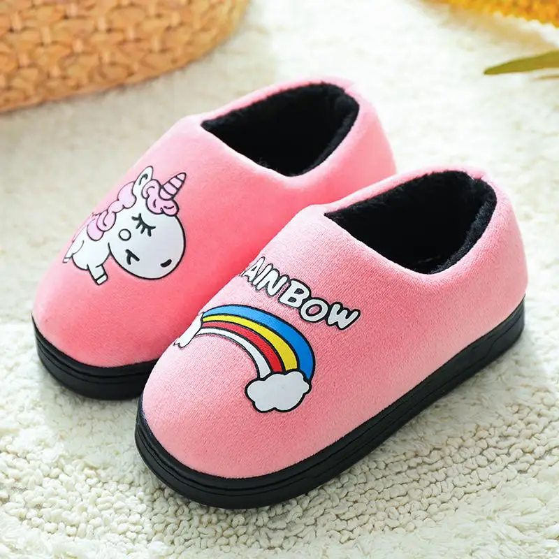 Pink unicorn 2 Зимние детские тапочки для девочек с единорогом, с рисунком панды, динозавра, щенка, хлопковая домашняя обувь, теплые плюшевые домашние тапочки для детей - Цвет: Pink unicorn 2