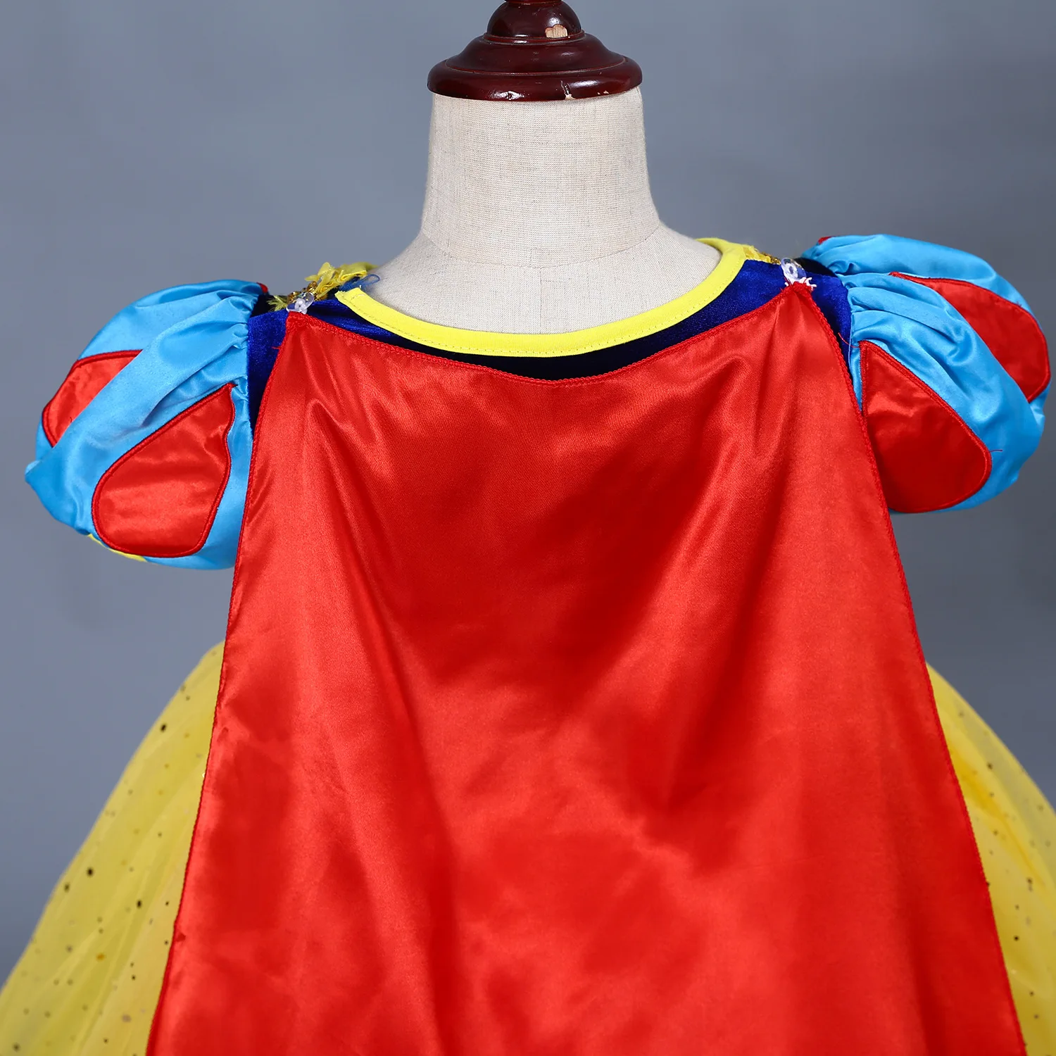 Новый детский карнавальный маскарадный костюм Белоснежное платье карнавальные