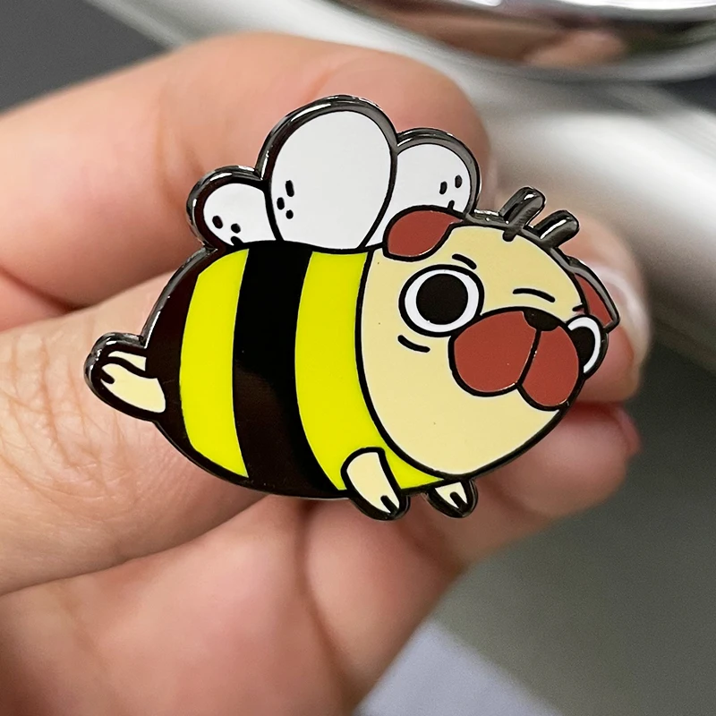 Kawaii Летающая мопса пчела эмалированная булавка милая собака насекомое брошь