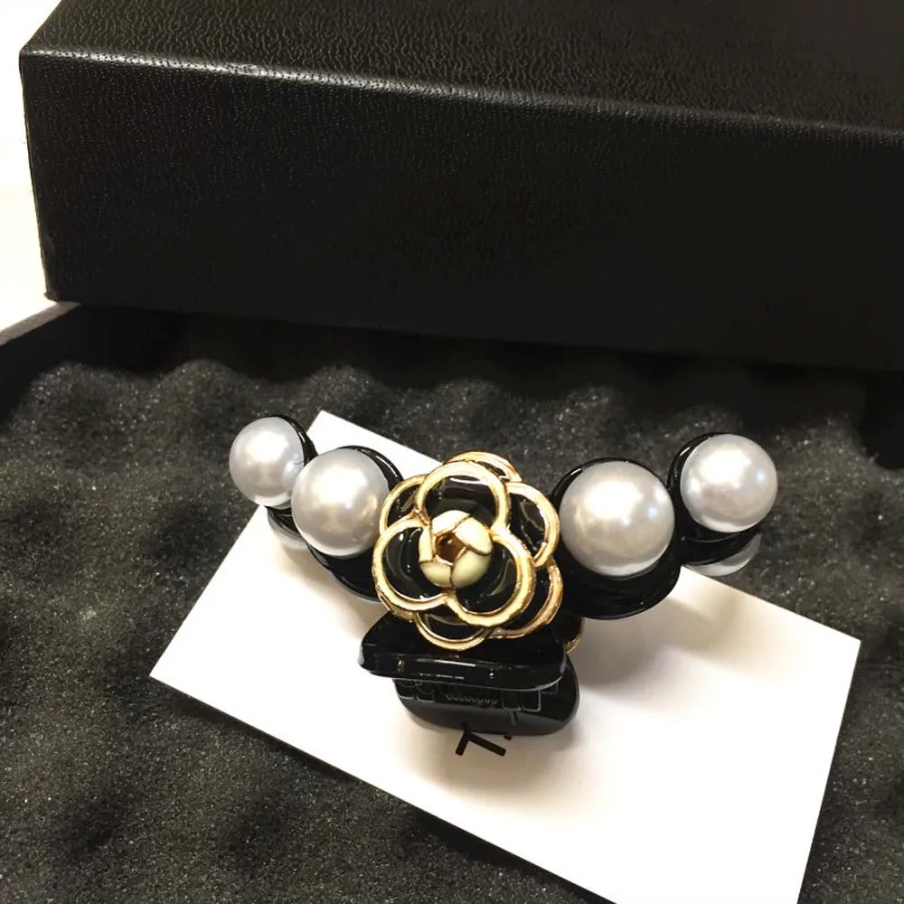 

2021 Elegant Imitation Pearl Hair Clips Women Korean Style Hairpins Acrylic Hair Claw Ponytail Holders Hair Accessories